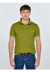 Big-Star - Koszulka męska polo zielona Wladym 301. Okazja: na co dzień. Typ kołnierza: polo. Kolor: zielony. Materiał: dzianina, jeans, materiał. Wzór: nadruk, aplikacja, paski. Styl: casual, klasyczny, sportowy, wizytowy #1