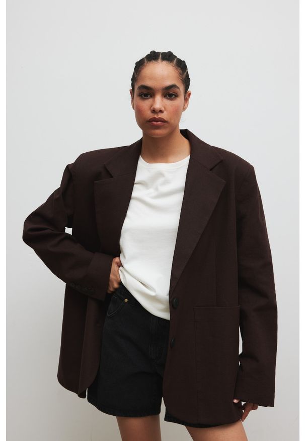 Marsala - Marynarka typu oversize z lnem w kolorze INTENSE BROWN - HARLEY-M/L. Materiał: len. Długość rękawa: długi rękaw. Długość: długie. Styl: sportowy, elegancki