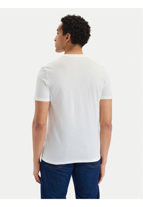Calvin Klein Jeans T-Shirt LV04RG837G Biały Regular Fit. Kolor: biały. Materiał: bawełna
