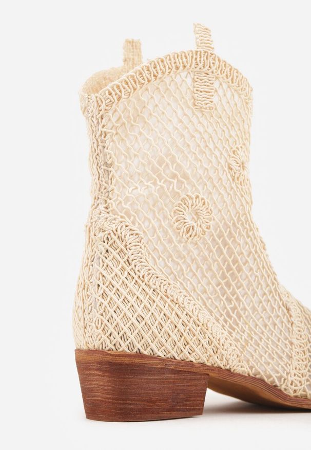 Renee - Jasnobeżowe Botki Kowbojki na Stożku ze Skórzaną Wkładką i Siateczkową Cholewką Frolozi. Okazja: na co dzień. Kolor: beżowy. Materiał: skóra. Szerokość cholewki: normalna. Obcas: na stożku. Styl: casual, elegancki. Wysokość obcasa: średni