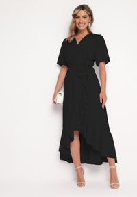 Born2be - Czarna Sukienka z Kopertowym Dekoltem Wiązana w Pasie z Gumką i Falbankami Alleria. Okazja: na co dzień. Typ kołnierza: kołnierz z falbankami. Kolor: czarny. Długość rękawa: krótki rękaw. Typ sukienki: kopertowe. Styl: casual #7