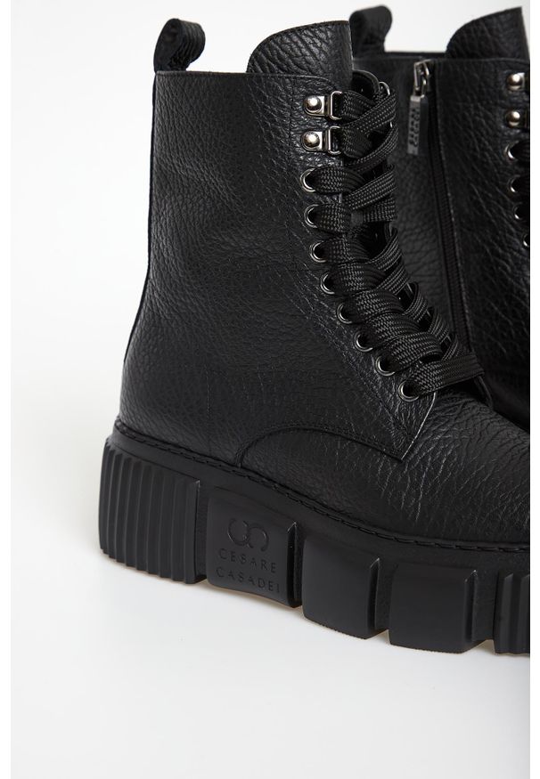 Trapery damskie skórzane CESARE CASADEI. Materiał: skóra