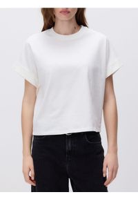 Reserved - Bawełniany t-shirt - złamana biel. Materiał: bawełna