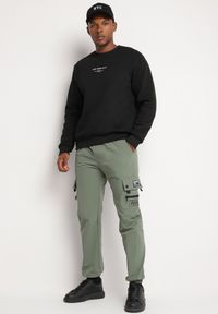 Born2be - Ciemnozielone Spodnie Joggery z Ozdobnymi Kieszeniami na Napy Lessalia. Okazja: na co dzień. Kolor: zielony. Styl: casual #6