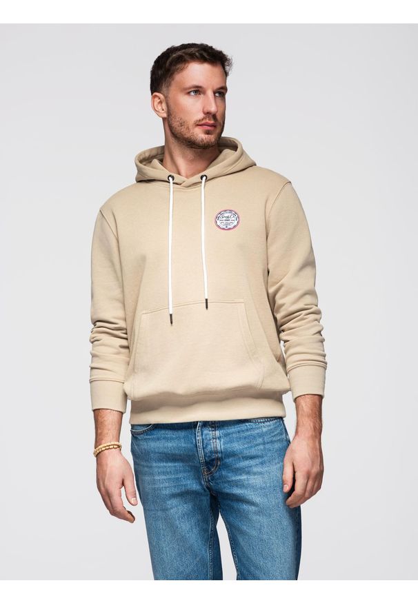 Ombre Clothing - Bluza męska dresowa kangurka z kapturem i naszywką w stylu college – piaskowa V3 - Rozmiar: XL. Okazja: na co dzień. Typ kołnierza: kaptur. Materiał: dresówka. Wzór: aplikacja. Styl: casual, elegancki, sportowy, klasyczny