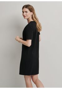 Ochnik - Krótka bawełniana czarna sukienka. Kolor: czarny. Materiał: bawełna. Długość rękawa: krótki rękaw. Długość: mini