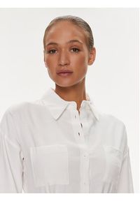 Silvian Heach Sukienka koszulowa GPP23325VE Biały Regular Fit. Kolor: biały. Materiał: wiskoza. Typ sukienki: koszulowe