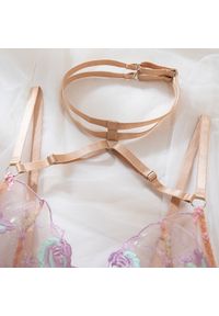 Intica - Komplet bielizny z haftem i chokerem Gracelynn. Kolor: różowy. Materiał: materiał. Wzór: haft #2