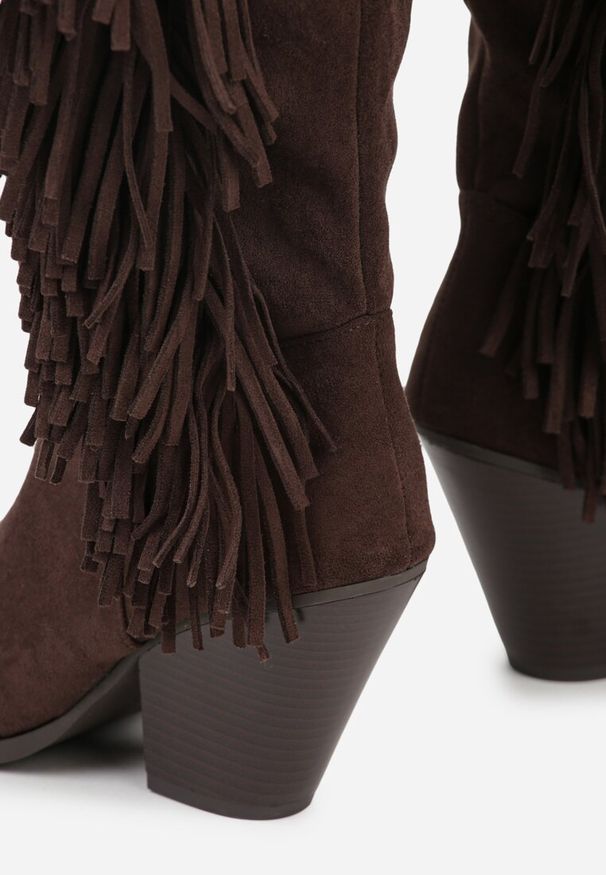 Born2be - Ciemnobrązowe Kozaki Kowbojki na Stożku z Imitacji Zamszu Zdobione Frędzlami Rabella. Okazja: na co dzień. Kolor: brązowy. Materiał: zamsz. Wzór: aplikacja. Obcas: na stożku. Styl: boho, klasyczny, casual. Wysokość obcasa: średni