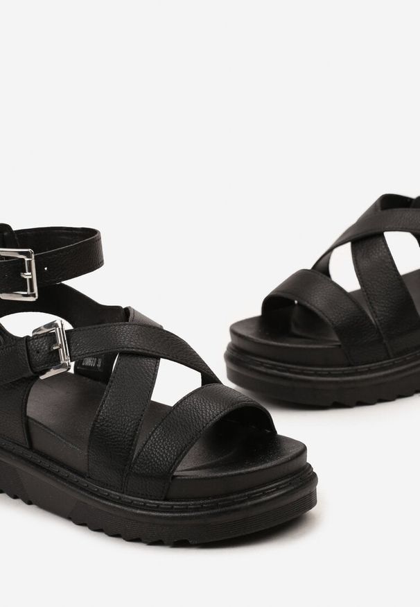 Renee - Czarne Sandały Zapinane wokół Kostki na Grubej Podeszwie Diunna. Okazja: na co dzień. Zapięcie: sprzączka. Kolor: czarny. Materiał: jeans. Sezon: lato. Obcas: na obcasie. Styl: casual. Wysokość obcasa: średni