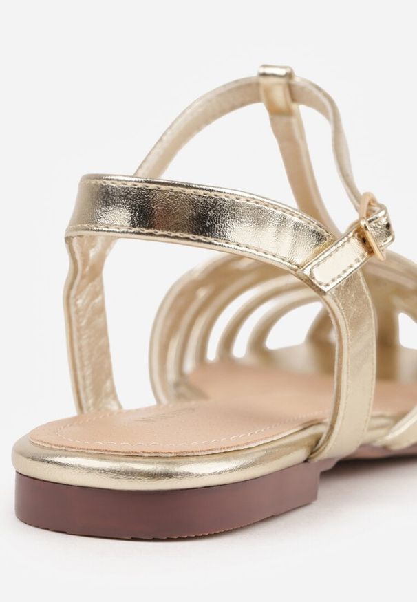 Renee - Złote Sandały VICES Ozdobione Cienkimi Paskami Calodora. Okazja: na co dzień. Zapięcie: pasek. Kolor: złoty. Materiał: jeans. Wzór: aplikacja. Styl: elegancki, casual