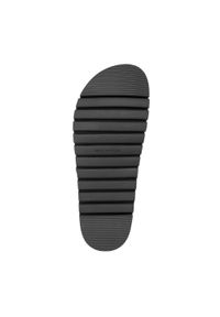 Wittchen - Damskie sandały skórzane z drobnymi nitami na platformie czarny. Kolor: czarny. Materiał: skóra. Wzór: aplikacja. Sezon: lato. Obcas: na platformie. Styl: boho, wakacyjny #2