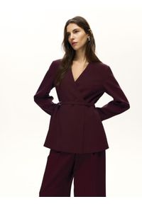 Reserved - Marynarka z paskiem - burgundowy. Kolor: czerwony. Materiał: tkanina, wiskoza #1