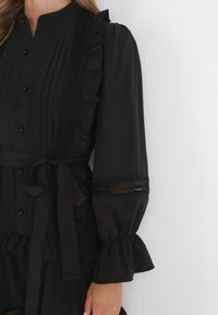 Born2be - Czarna Koszulowa Sukienka z Falbanką i Koronką Peza. Kolor: czarny. Materiał: koronka. Wzór: koronka. Typ sukienki: koszulowe #2