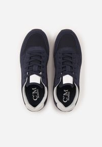 Born2be - Granatowe Buty Sportowe Sneakersy z Pikowanymi Przeszyciami Nelis. Okazja: na spacer, na co dzień. Kolor: niebieski. Materiał: jeans, dresówka. Szerokość cholewki: normalna. Sport: fitness, turystyka piesza #5