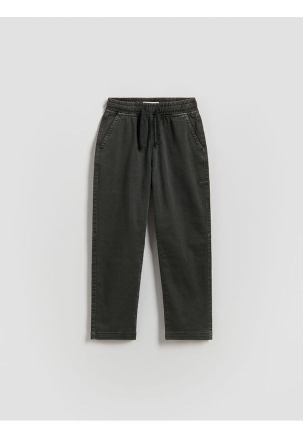 Reserved - Wysokoelastyczne spodnie regular - ciemnoszary. Kolor: szary. Materiał: bawełna, tkanina