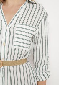 Born2be - Biało-Zielona Sukienka Midi w Koszulowym Stylu z Lnem i Paskiem z Klamrą Egogia. Okazja: na co dzień. Kolor: biały. Materiał: len. Długość rękawa: długi rękaw. Wzór: aplikacja. Typ sukienki: koszulowe. Styl: klasyczny, casual, elegancki. Długość: midi #4