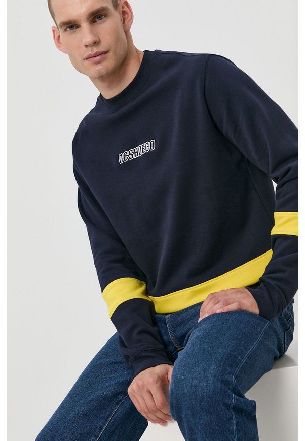 DC Bluza bawełniana męska kolor granatowy z nadrukiem. Okazja: na co dzień. Kolor: niebieski. Materiał: bawełna. Wzór: nadruk. Styl: casual