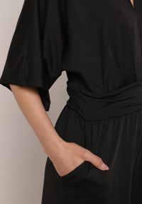 Born2be - Czarny Elegancki Kombinezon Nietoperzowy z Wiskozą z Marszczeniem w Talii Wentina. Kolor: czarny. Materiał: wiskoza. Styl: elegancki #8