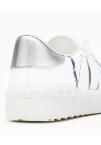 VALENTINO - Skórzane sneakersy Open VLNT. Kolor: biały. Materiał: skóra. Wzór: aplikacja, napisy #6