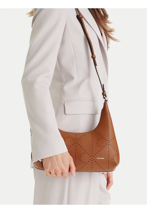 Calvin Klein Torebka Emblem Aop Perfor Lthr Bag LV04F3367G Brązowy. Kolor: brązowy. Materiał: skórzane