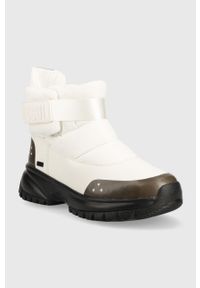 Ugg - UGG śniegowce W Yose Puff kolor biały 1120822.WHT-WHT. Nosek buta: okrągły. Zapięcie: rzepy. Kolor: biały. Materiał: wełna, włókno, guma #2