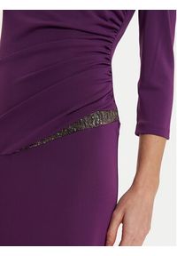 Rinascimento Sukienka koktajlowa CFC0121168003 Fioletowy Slim Fit. Kolor: fioletowy. Materiał: syntetyk. Styl: wizytowy #2