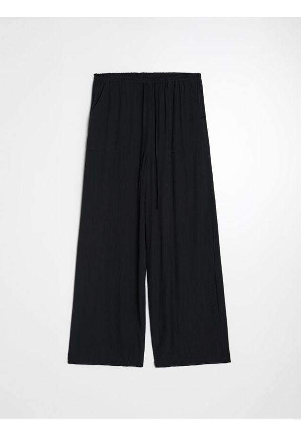 Sinsay - Spodnie wide leg z wiskozą - czarny. Kolor: czarny. Materiał: wiskoza