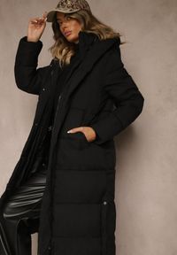 Renee - Czarna Zimowa Kurtka z Pikowanymi Przeszyciami Kapturem i Bocznymi Napami Alarisse. Okazja: na imprezę, na co dzień. Kolor: czarny. Materiał: jeans. Sezon: zima. Styl: casual #3