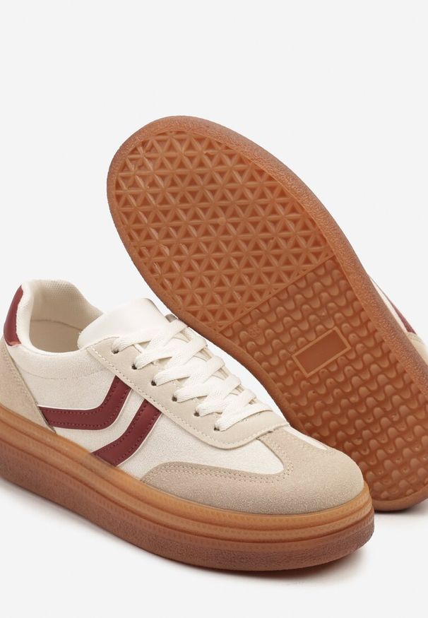 Renee - Beżowo-Bordowe Sneakersy Typu Kultowe Tenisówki na Niskiej Platformie Olritia. Okazja: na co dzień. Kolor: beżowy. Materiał: jeans. Szerokość cholewki: normalna. Wzór: aplikacja. Obcas: na platformie