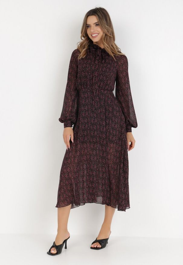 Born2be - Czarno-Fuksjowa Sukienka Fenydark. Kolor: czarny. Długość rękawa: długi rękaw. Wzór: kwiaty. Styl: elegancki. Długość: maxi