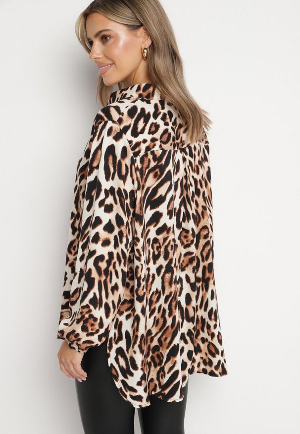 Born2be - Beżowo-Biała Panterkowa Koszula Rękawy Zakończone Gumkami Verinae. Okazja: na co dzień. Kolor: beżowy. Materiał: jeans. Wzór: motyw zwierzęcy. Styl: casual