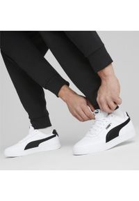 Buty do chodzenia męskie Puma Caven. Zapięcie: sznurówki. Kolor: biały, czarny, wielokolorowy. Materiał: syntetyk, materiał. Szerokość cholewki: normalna. Sport: turystyka piesza