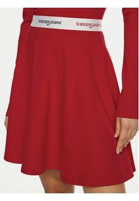 Tommy Jeans Sukienka codzienna DW0DW19465 Czerwony Slim Fit. Okazja: na co dzień. Kolor: czerwony. Materiał: syntetyk. Typ sukienki: proste. Styl: casual #4