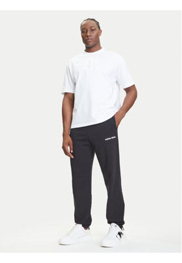 Calvin Klein Jeans Spodnie dresowe LV04RC294G Czarny Regular Fit. Kolor: czarny. Materiał: bawełna