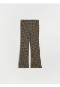 Reserved - Spodnie flare w pepitkę - beżowy. Kolor: beżowy. Materiał: wiskoza, dzianina #1