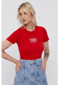 Tommy Jeans T-shirt damski kolor czerwony. Okazja: na co dzień. Kolor: czerwony. Materiał: dzianina, bawełna. Wzór: nadruk. Styl: casual #3