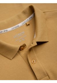 Ombre Clothing - Męska jednokolorowa koszulka polo BASIC z dzianiny pique - musztardowa V8 - Rozmiar: M. Okazja: na co dzień. Typ kołnierza: polo. Kolor: żółty. Materiał: dzianina. Wzór: haft, aplikacja, jednolity. Styl: sportowy, wizytowy, casual #4