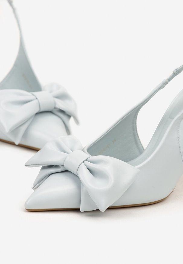 Renee - Niebieskie Sandały Vices na Szpilce Slingback Ozdobione Kokardą Tilvanea. Okazja: na wesele, na co dzień, na ślub cywilny. Zapięcie: sprzączka. Kolor: niebieski. Wzór: aplikacja. Obcas: na szpilce. Styl: casual, elegancki
