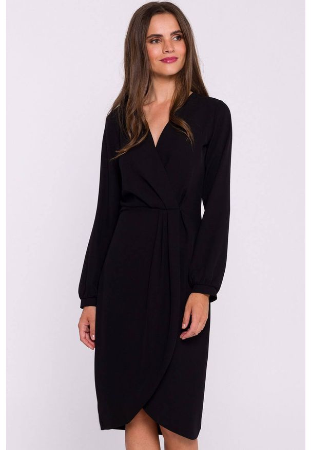Stylove - Elegancka sukienka z dekoltem V i zakładkami czarna. Typ kołnierza: typu klepsydra. Kolor: czarny. Materiał: materiał, tkanina, elastan. Typ sukienki: kopertowe. Styl: elegancki