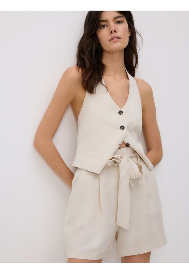 Reserved - Szorty z lnem - beżowy. Kolor: beżowy. Materiał: len