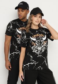 Born2be - Czarna Bawełniana Koszulka w Rockowym Stylu z Nadrukiem Meprisa. Okazja: na co dzień. Kolor: czarny. Materiał: bawełna. Wzór: nadruk. Styl: rockowy