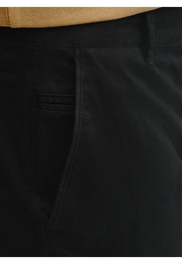 Pako Lorente - PAKO LORENTE – Czarne gładkie spodnie męskie. Kolor: czarny. Materiał: bawełna, elastan. Wzór: gładki. Styl: klasyczny