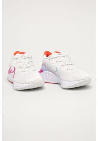 Nike - Buty Renew Run. Nosek buta: okrągły. Zapięcie: sznurówki. Kolor: biały. Materiał: syntetyk, materiał, guma. Szerokość cholewki: normalna. Obcas: na obcasie. Wysokość obcasa: średni, niski. Sport: bieganie #2