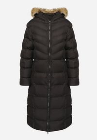 Born2be - Czarna Kurtka Pikowana Mocno Ocieplana z Kapturem z Futerkiem Gelirra. Okazja: na co dzień. Typ kołnierza: kaptur. Kolor: czarny. Materiał: futro. Długość rękawa: długi rękaw. Długość: długie. Styl: elegancki, casual #6