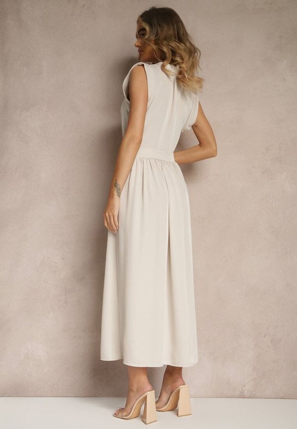 Renee - Beżowa Sukienka z Paskiem Koszulowa o Rozkloszowanym Fasonie Mavoselle. Okazja: na co dzień. Kolor: beżowy. Materiał: jeans. Typ sukienki: koszulowe. Styl: elegancki, casual