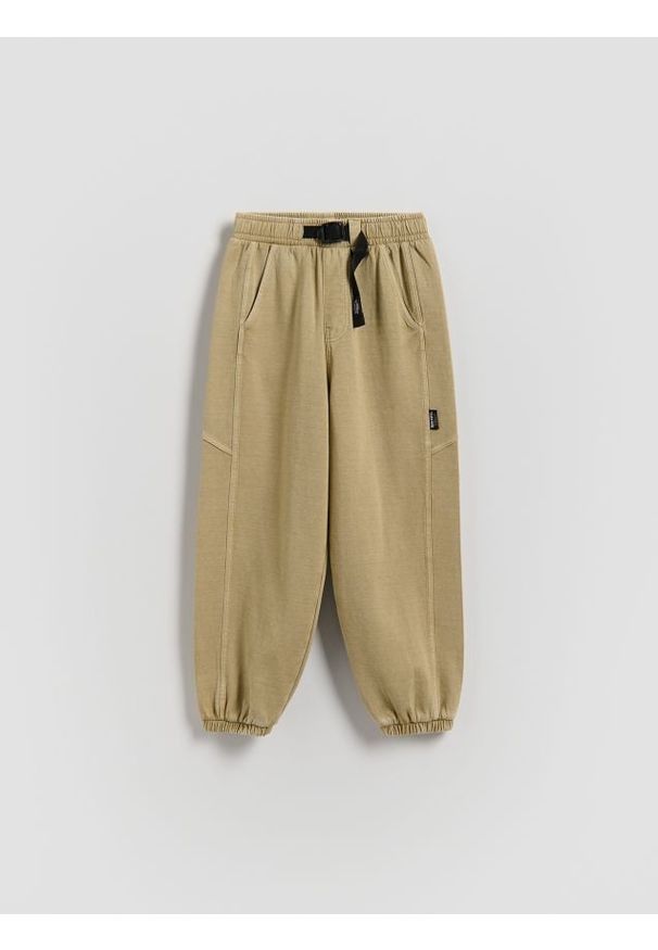 Reserved - Dresowe spodnie oversize - oliwkowy. Kolor: oliwkowy. Materiał: dresówka