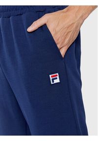 Fila Spodnie dresowe Zigong FAM0169 Granatowy Regular Fit. Kolor: niebieski. Materiał: syntetyk #3