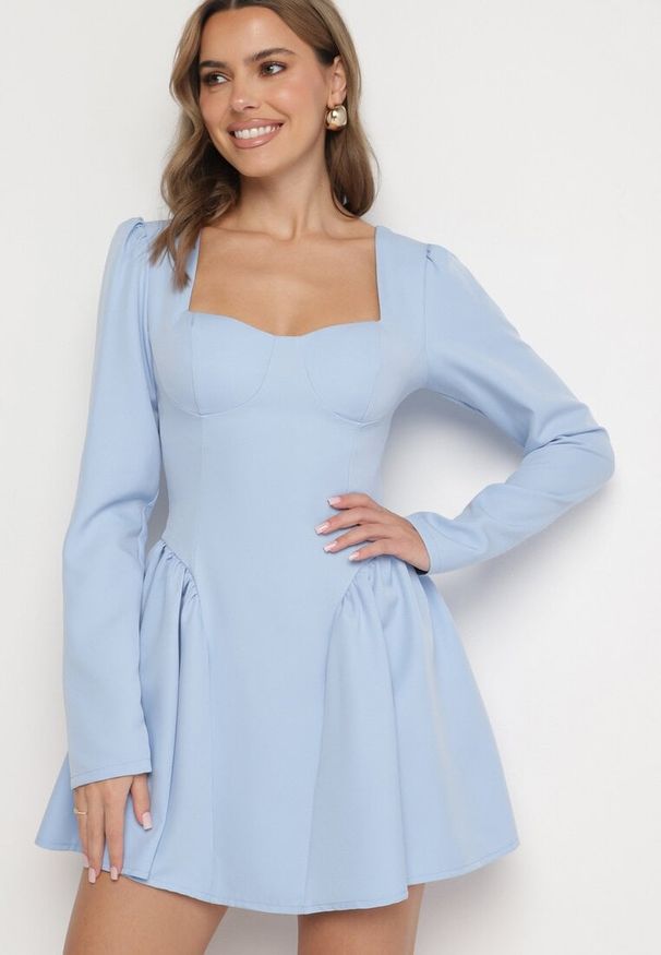 Born2be - Niebieska Koktajlowa Sukienka o Rozkloszowanym Kroju z Falbankami i Gorsetem Farian. Typ kołnierza: kołnierz z falbankami, dekolt gorset. Kolor: niebieski. Długość rękawa: długi rękaw. Typ sukienki: gorsetowe. Styl: wizytowy