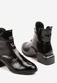 Born2be - Czarne Lakierowane Botki Vices na Obcasie z Efektem Spękań Nunama. Okazja: na spotkanie biznesowe, do pracy, na co dzień. Kolor: czarny. Materiał: lakier. Obcas: na obcasie. Styl: biznesowy, casual, elegancki. Wysokość obcasa: średni #3
